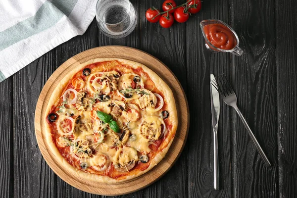 Board Tasty Pizza Wooden Table Top View — Stock Photo, Image