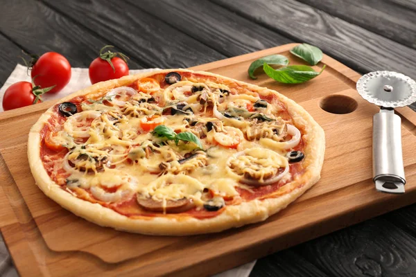 Cutting Board Tasty Pizza Wooden Table — Stock Photo, Image