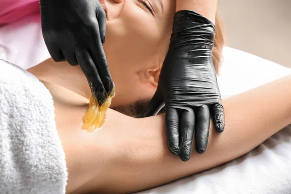 Woman Having Hair Removal Procedure Sugaring Paste Salon — Stock Photo, Image