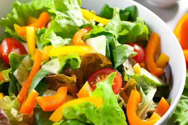 Taze salata, closeup kase. Diyet gıda