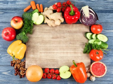 Diyet gıda ve ahşap zemin üzerine kurulu düz yatıyordu kompozisyonu