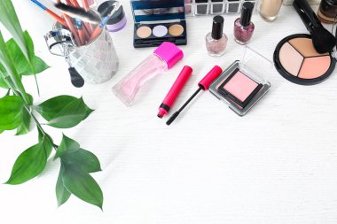 Dekoratif kozmetik tablo kümesi