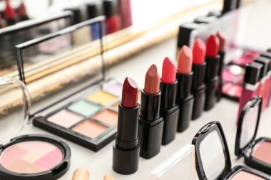 Kozmetik ürün tablo kümesi