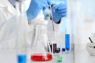 Laboratuvar laboratuvarda çalışan bilim adamları