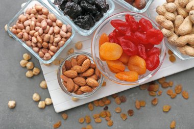 Fındık ve kuru meyve kase tablo çeşitleri