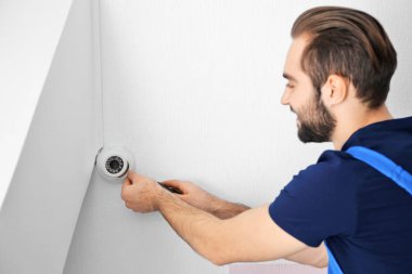 Elektrikçi yükleme güvenlik kamerası