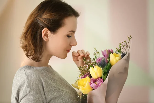 Woman Bouquet Beautiful Flowers Home — Stock Photo, Image