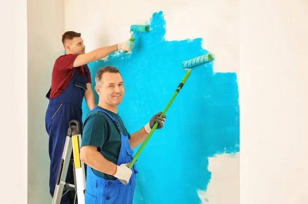 Male Painters Uniform Working Indoors — Stock Photo, Image