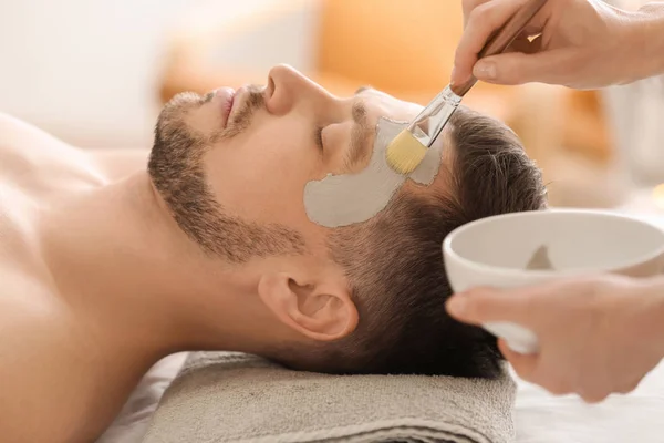 Cosmetologist Applying Cosmetic Mask Man Face Spa Salon — Stock Photo, Image