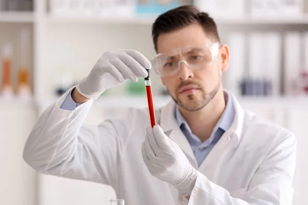 Scientist Holding Test Tube Color Sample Laboratory — Stock Photo, Image