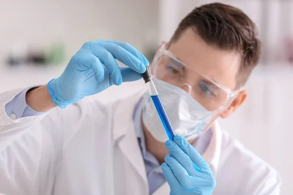 Scientist Holding Test Tube Color Sample Laboratory — Stock Photo, Image