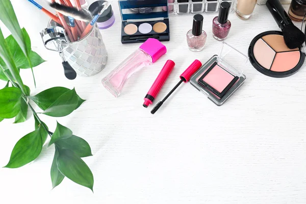 Dekoratif kozmetik tablo kümesi