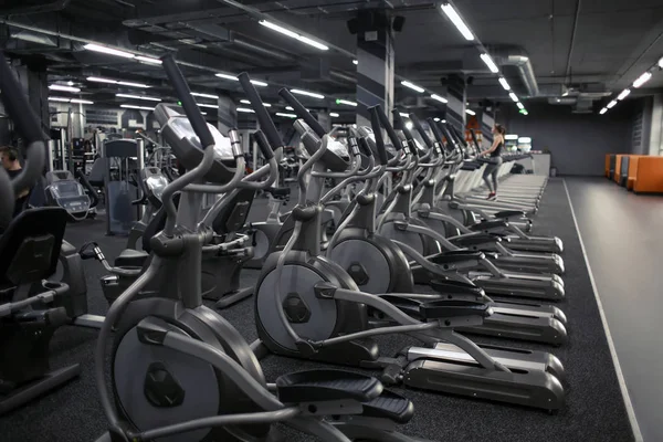 Yeni jimnastik salonu kapalı modern ekipman