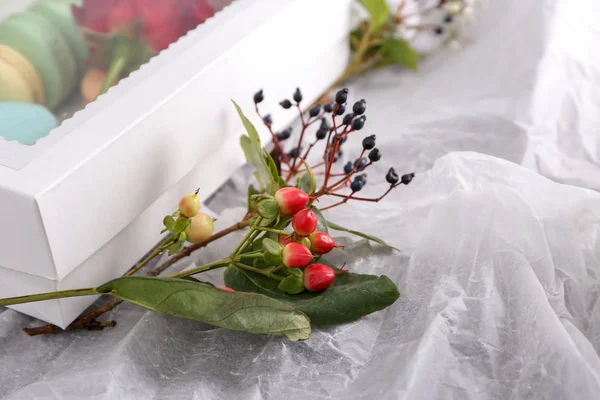 Beautiful Flowers Gift Table — Stock Photo, Image