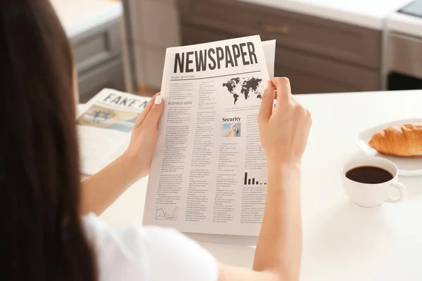 Young Woman Reading Newspaper Kitchen — Stock Photo, Image