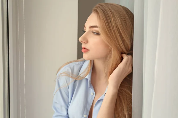 Young Woman Standing Window Home — Stock Photo, Image