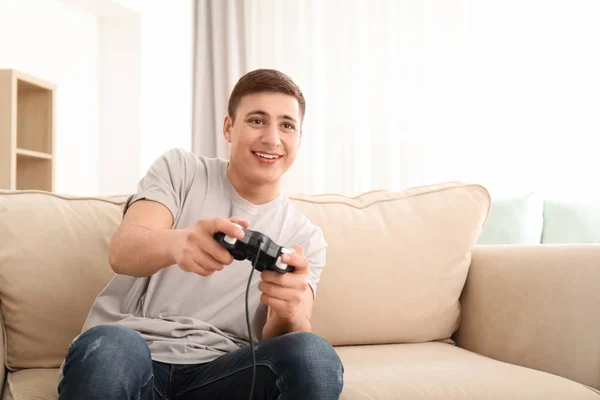 Joven Jugando Videojuegos Casa — Foto de Stock