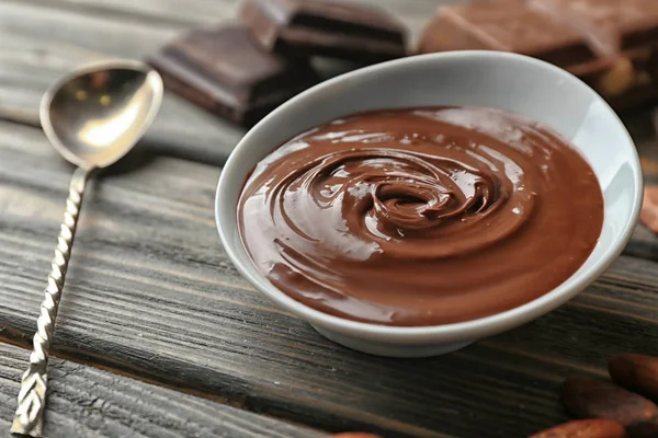 Kom Met Gesmolten Chocolade Houten Tafel — Stockfoto