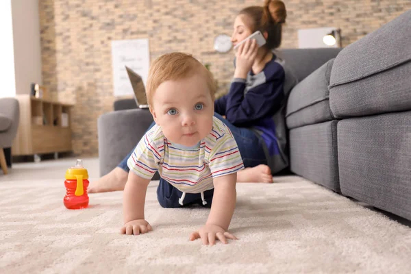 Little Baby Crawling Carpet While Mother Working Home — Stock Photo, Image