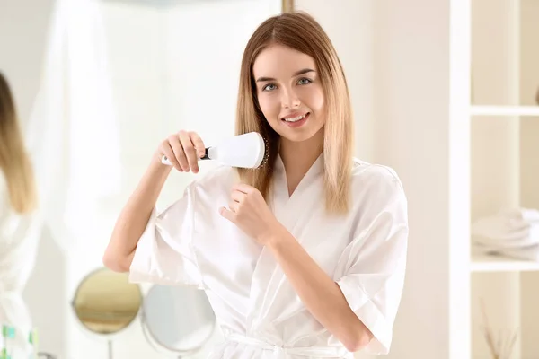 Beautiful Young Woman Brushing Her Hair Morning — Stock Photo, Image
