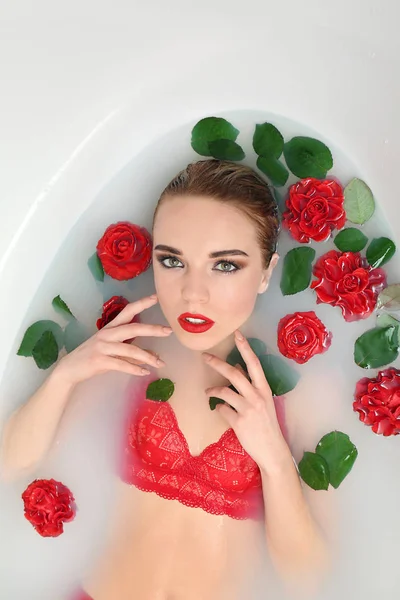 Attractive Young Woman Underwear Taking Bath Red Roses — Stock Photo, Image