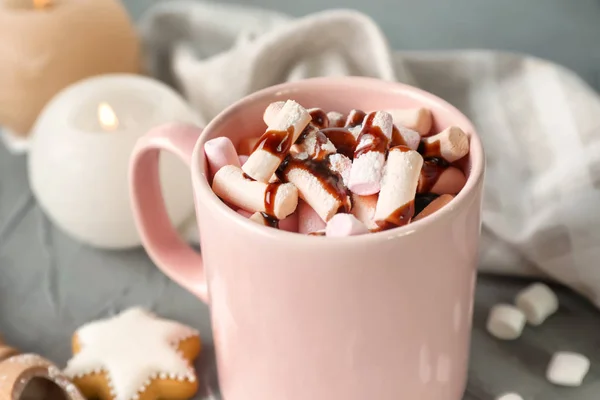 Tasse Heiße Schokolade Mit Marshmallows Auf Dem Tisch Nahaufnahme — Stockfoto