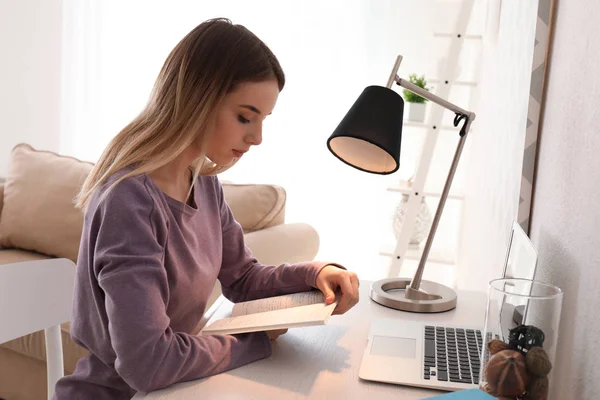 Young Woman Reading Book Home — Stock Photo, Image