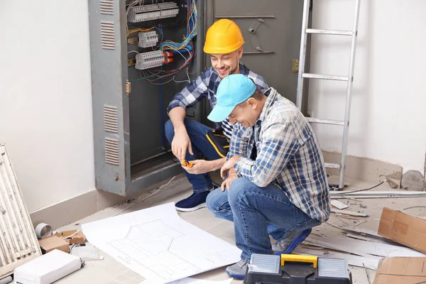 Two Electricians House Plan Distribution Board Indoors — Stock Photo, Image