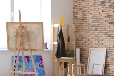 Ressamın atölye iç