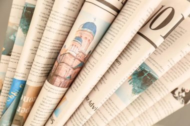 Çeşitli katlanmış Gazeteler, portre