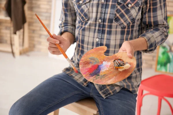Male Artist Paintbrush Palette Workshop — Stock Photo, Image