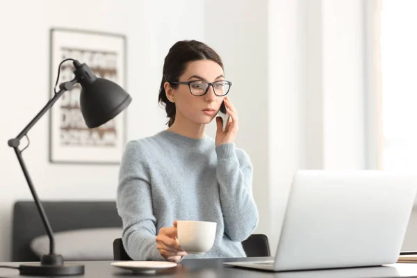 Young Female Freelancer Talking Phone Drinking Coffee While Working Office — Stock Photo, Image