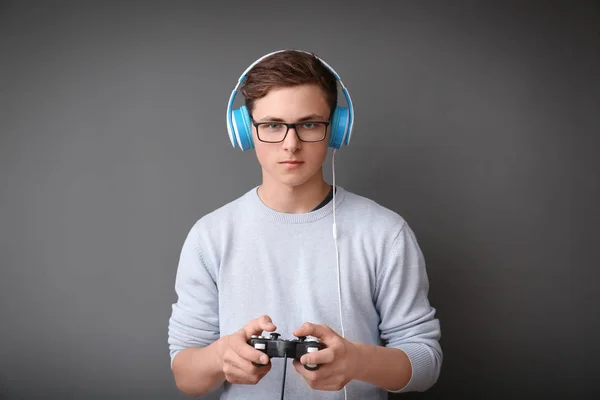 Teenager Gamepad Grey Background — Stock Photo, Image