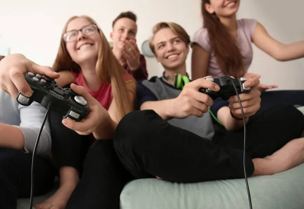 Teenager Spielen Videospiele Hause — Stockfoto
