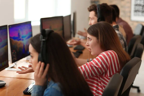 Jovens Jogando Videogames Torneio — Fotografia de Stock