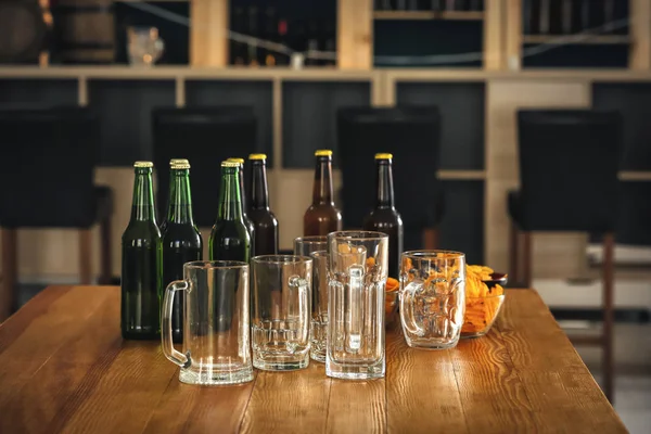Bottles Beer Glasses Snack Table Bar — Stock Photo, Image