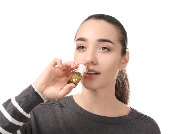 Jovem Usando Gotas Nasais Fundo Branco Conceito Alergia — Fotografia de Stock