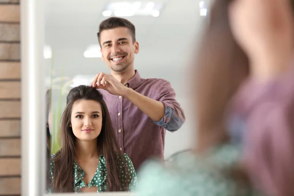 Professional Hairdresser Working Client Beauty Salon — Stock Photo, Image