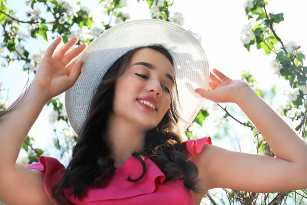 Beautiful Young Woman Blossoming Tree Sunny Spring Day — Stock Photo, Image