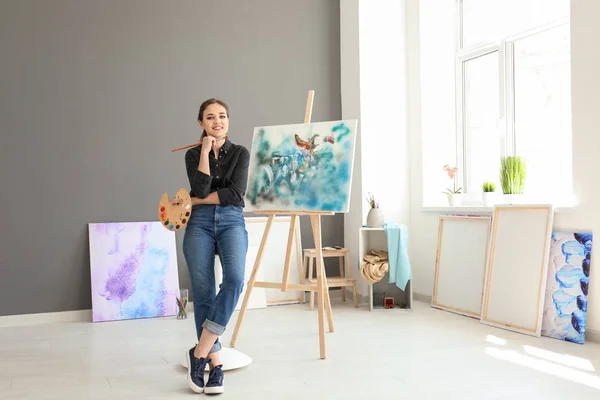 Giovane Artista Femminile Laboratorio — Foto Stock