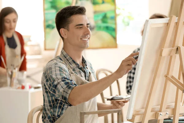 Estudiante Masculino Durante Las Clases Escuela Pintores — Foto de Stock