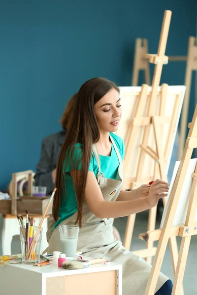 Estudiante Durante Las Clases Escuela Pintores — Foto de Stock