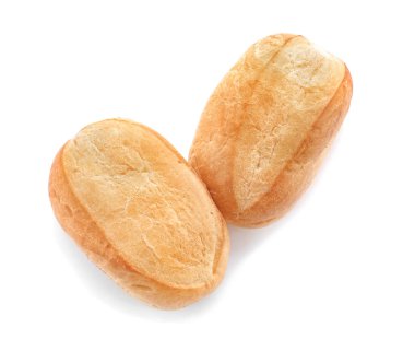 Beyaz arka plan üzerinde taze lezzetli çörekler