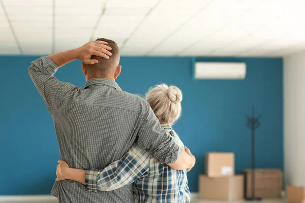 Back View Happy Mature Couple Indoors Moving New House — Stock Photo, Image