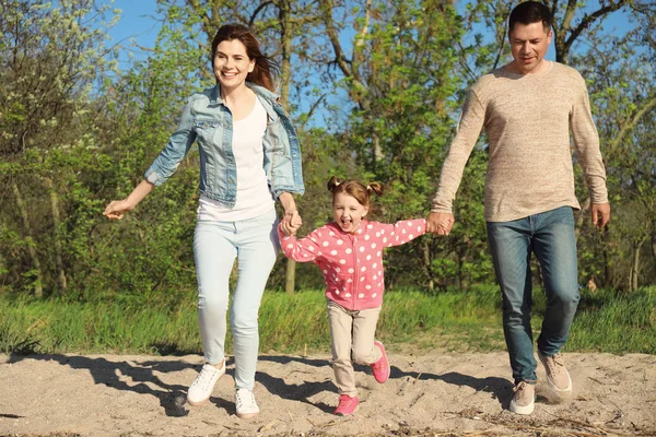 Happy Family Outdoors Sunny Day — Stock Photo, Image