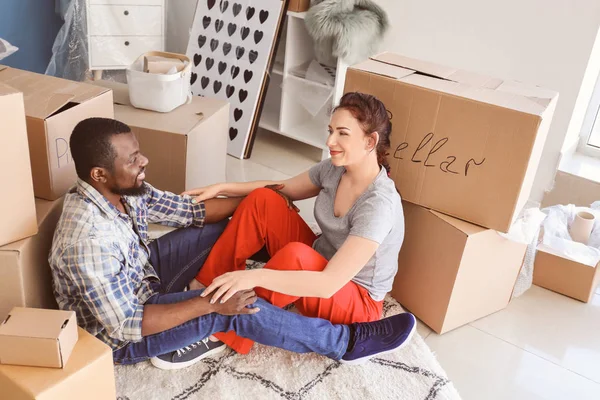 Interracial Couple Resting Floor Boxes Room Moving New House — Stock Photo, Image
