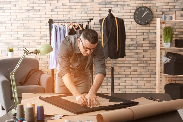 Young Tailor Working Sewing Pattern Atelier — Stock Photo, Image