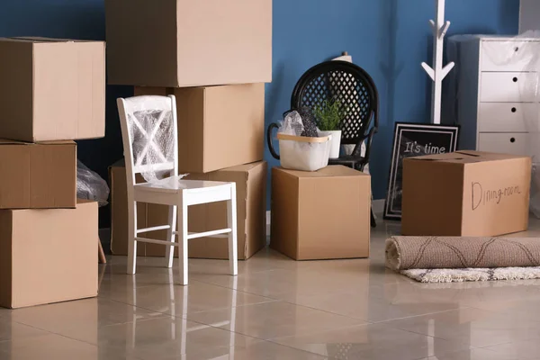 Cajas Cartón Artículos Interior Suelo Habitación Mudanza Concepto Casa — Foto de Stock