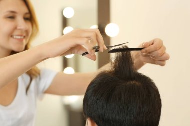 Profesyonel Kuaför Güzellik Salonu istemcisinde ile çalışma