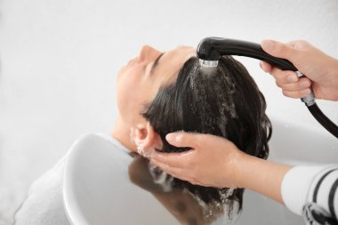 Güzellik Salonu çamaşır müşterinin saç berber